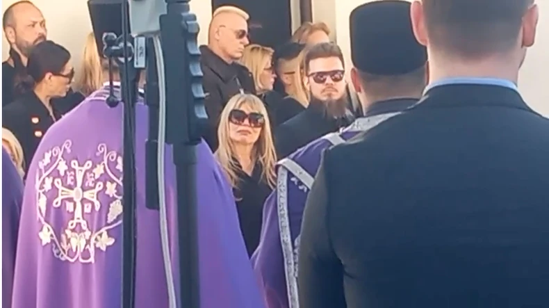 Sahrana Saše Popovića, Suzana jeca