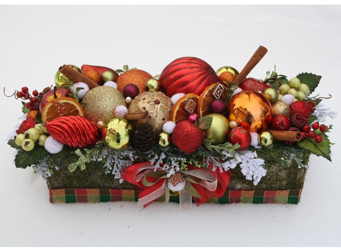 Stroik w tonacjach złota, miedzi, zieleni i czerwieni. Autorka: Marta Jarosińska-Mańka