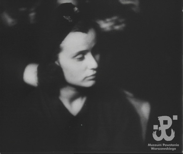 'Powstanie Warszawskie' to pierwszy na świecie dramat wojenny non-fiction. Powstał z ponad sześciu godzin zachowanych oryginalnych kronik filmowych