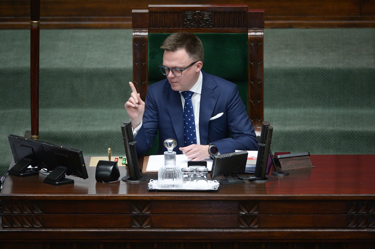 "Jeżeli Konfederacja uzna, że poseł Grzegorz Braun nadal będzie miał miejsce w jej szeregach, to nie powinno być miejsca dla przedstawiciela Konfederacji, z panem Braunem na pokładzie, w Prezydium Sejmu" - Szymon Hołownia.