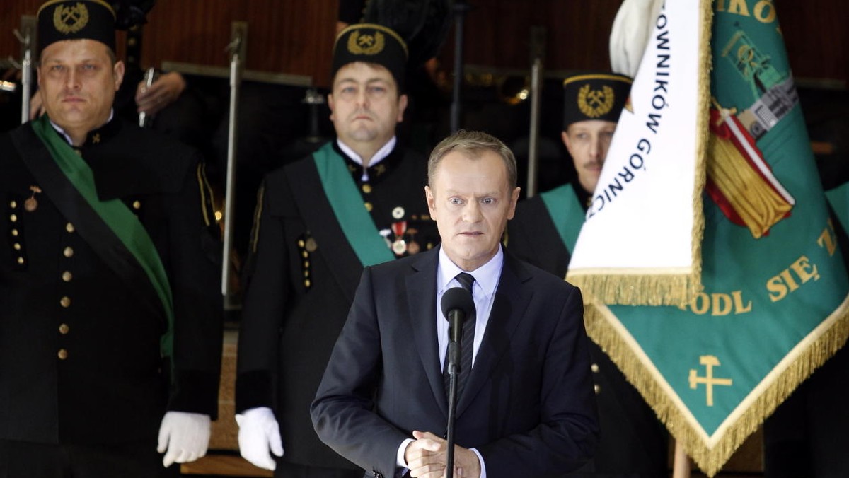 Górnicy to być może najpotrzebniejsza klasa zawodowa w Polsce z punktu widzenia interesu całego narodu - mówił premier Donald Tusk podczas uroczystości barbórkowych na Śląsku. Podkreślał wagę własnych źródeł energii, nazywając węgiel polskim skarbem.