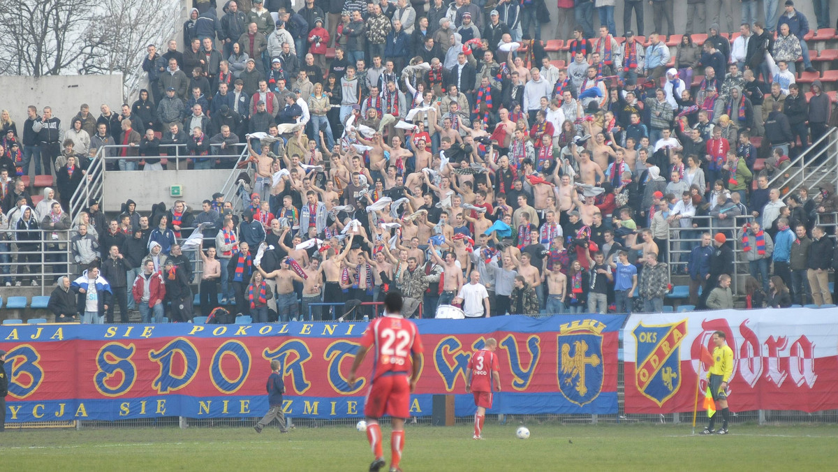 Kibice Odry Opole chcą debaty na temat budowy nowego stadionu piłkarskiego dla województwa opolskiego - informuje Radio Opole.