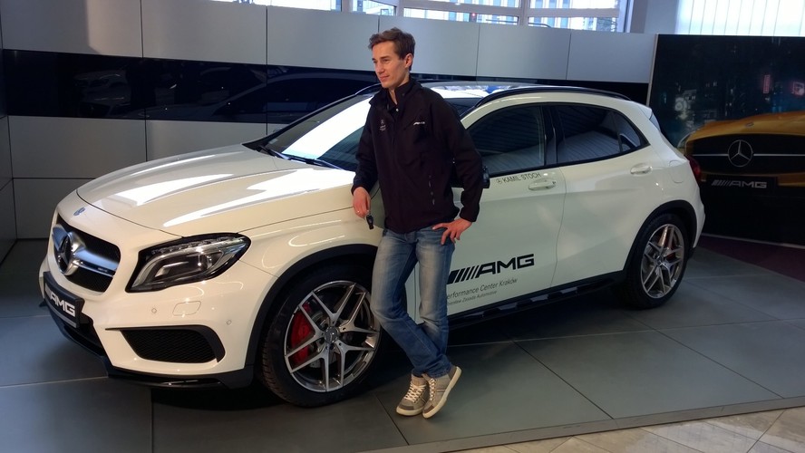 Kamil Stoch i mercedes GLA 45 AMG