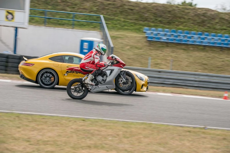 MV Agusta F3 800 vs Mercedes-Benz AMG GT S