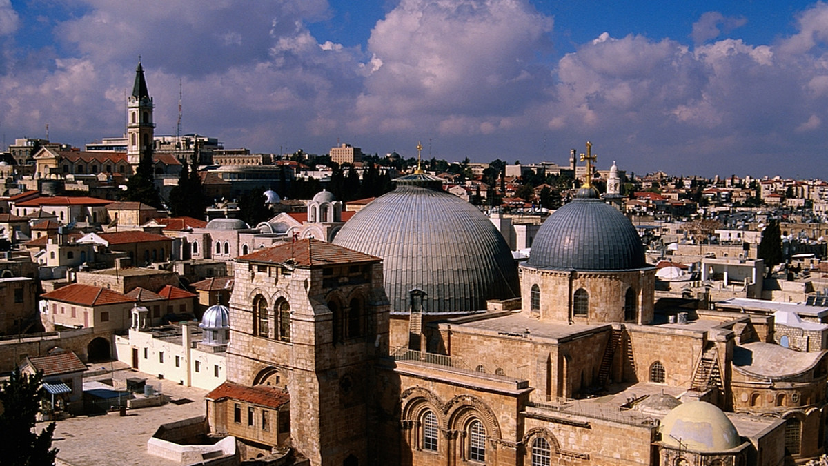 Izrael odcina się od świata w czasie rozpoczynającego się w piątek święta Jom Kippur. Nie będą działać lotniska, przejścia graniczne, publiczna komunikacja. W tym Dniu Pojednania wyznawcy judaizmu modlą się i poszczą, a także powstrzymują się od seksu.