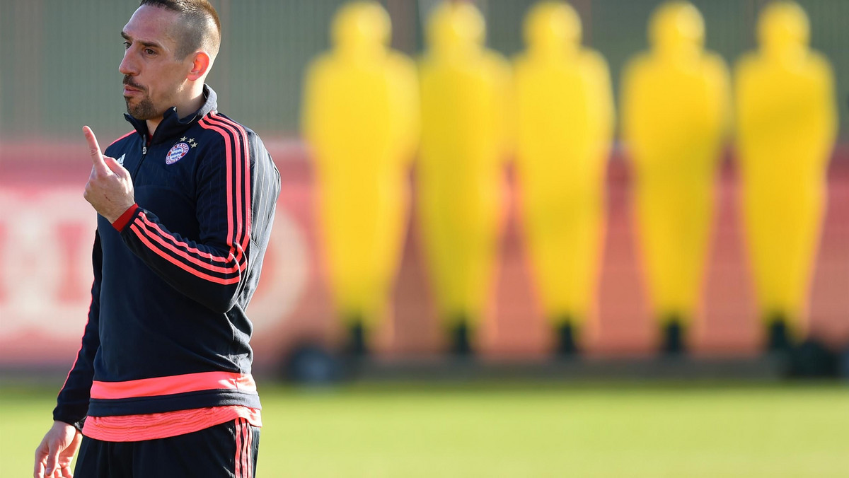 Piłkarz Bayernu Monachium Franck Ribery po dłuższej przerwie w poniedziałek uczestniczył w treningu mistrzów Niemiec. Francuski skrzydłowy w obecnym sezonie Bundesligi zanotował tylko jeden występ.