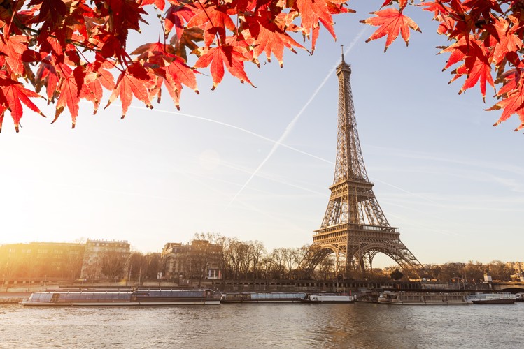 <strong>5. Paryż</strong>
<br><br>
Za kilogramowy bochenek chleba w Paryżu zapłacić trzeba prawie 7,5 USD. Koszt miesięcznego wynajmu kawalerki w centrum miasta to koszt ponad 4 tys. zł. Za małą (0,33 ml) butelkę wody zapłacimy średnio 9 zł.