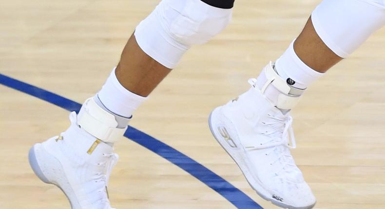 Steph Curry wearing the Curry 4 basketball sneakers.