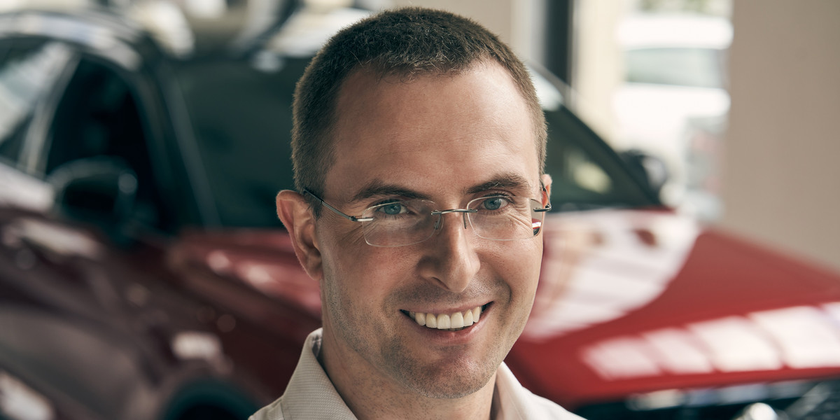 Emil Dembiński zaczął pracę w Volvo Car Poland w 2013 r. na stanowisku dyrektora finansowego, dołączając do zarządu. Teraz przejmuje stery w polskim oddziale. 