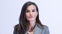 Letícia spanyol királyné legújabb portréja valami álomszép, messze felülmúlja az angol királyi családot