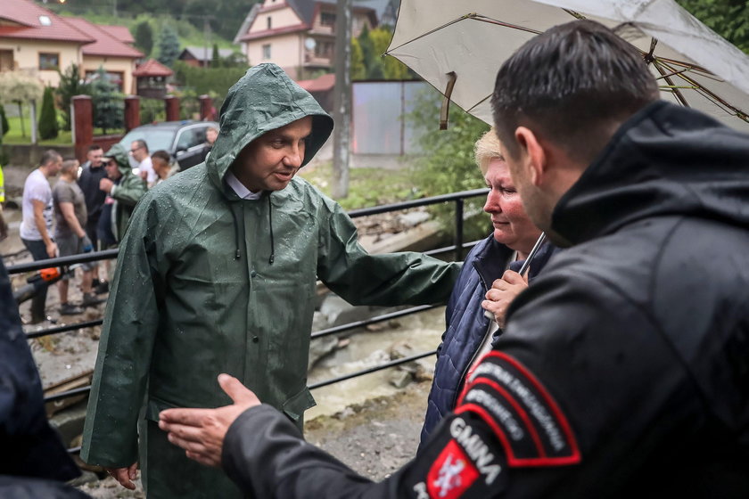 Andrzej Duda odwiedził tereny dotknięte skutkami ulewy