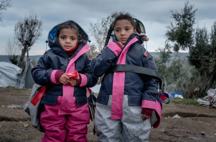 Ponad 1000 egzemplarzy Sheltersuit zostało wysłanych uchodźcom na Lesbos.