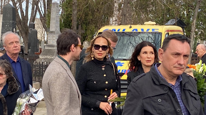 Marijana Mateus i Snežana Dakić na sahrani Hafe Karić