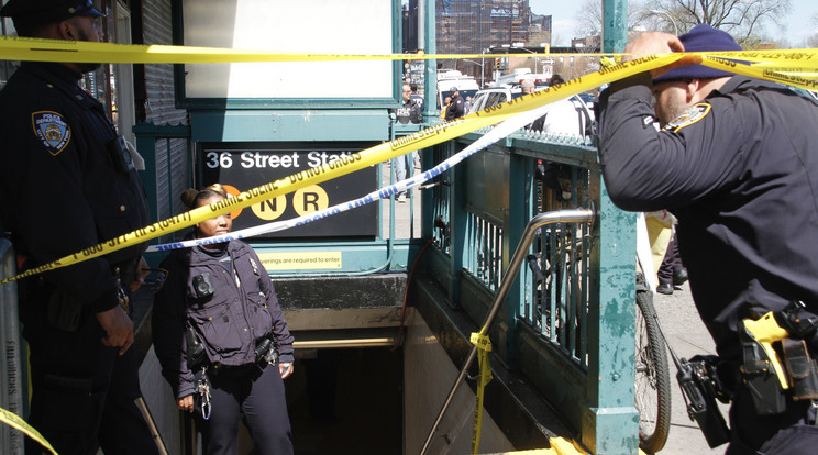 Letartóztatták a férfit, aki a gyanú szerint 33 lövést adott le a New York-i metróban / Fotó: Northfoto