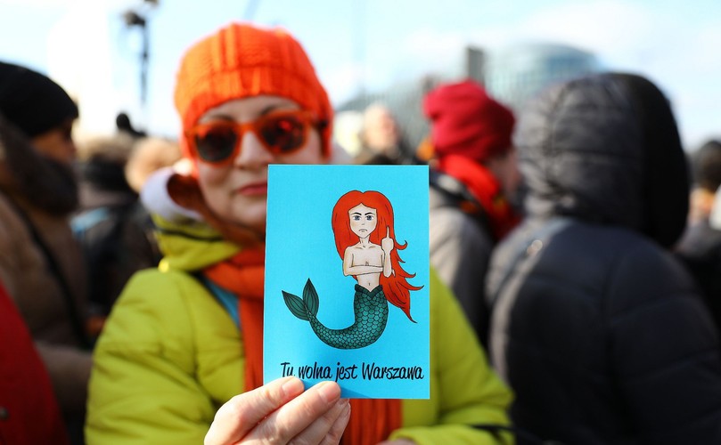 Protestujący na placu Piłsudskiego