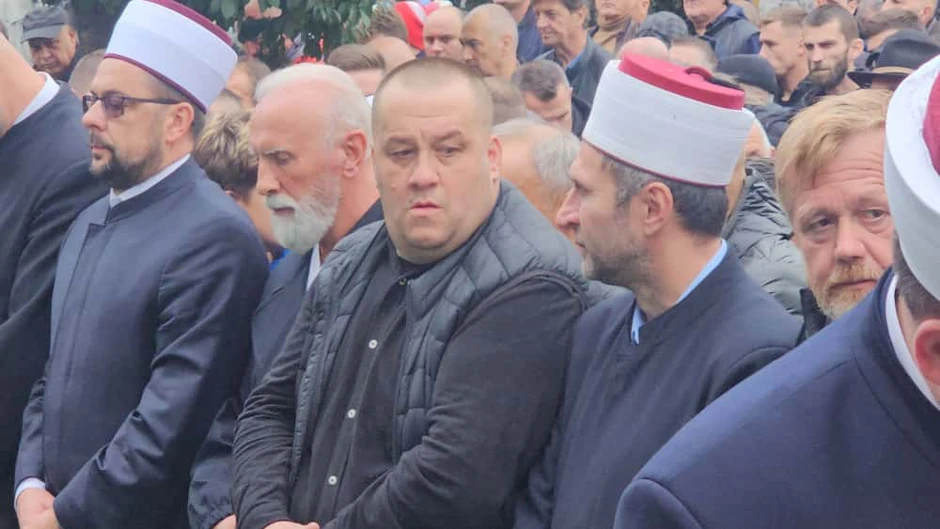 Dino Merlin, sin i efendije u prvom redu