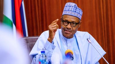 President Muhammadu Buhari receives corps members. [Twitter/BashirAhmaad]