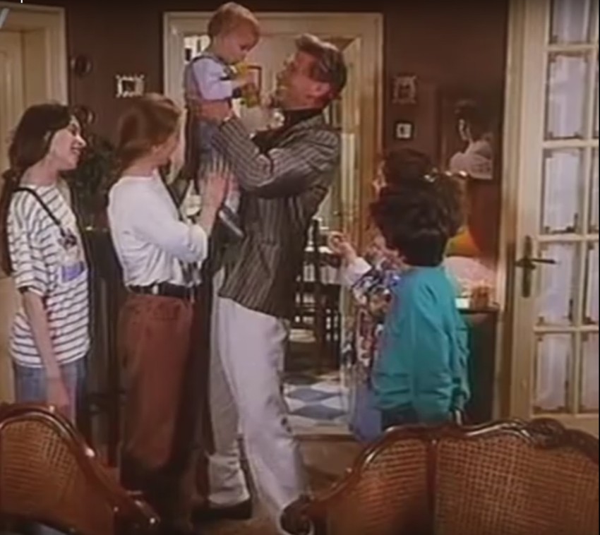 Scena iz TV serije "Policajac sa Petlovog brda"