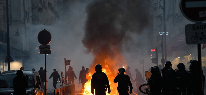 Zamieszki w Paryżu na miejscu strzelaniny, policja użyła gazu łzawiącego [GALERIA]