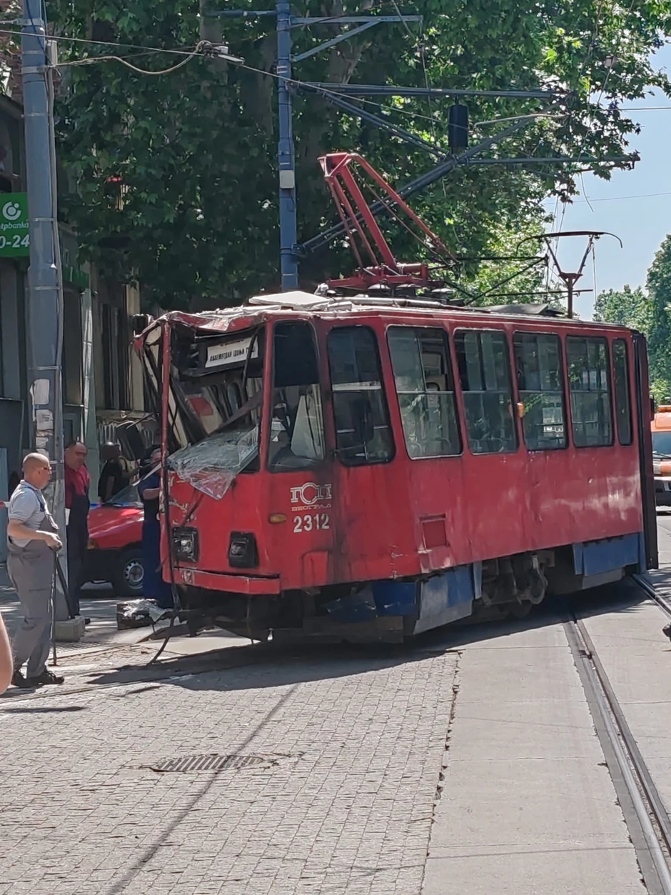 Izvlačenje tramvaja 