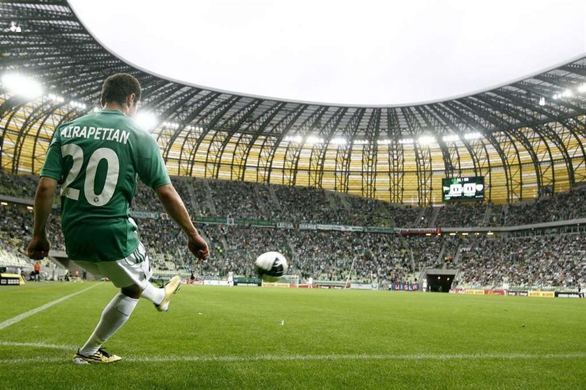 Zbudowaliśmy stadiony, żeby grać w Azji?!