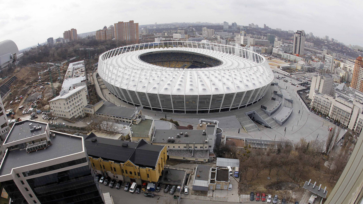 Niemieckie gazety zastanawiają się nad przyczynami "pustostanów" na trybunach w czasie meczów rozgrywanych na Ukrainie.