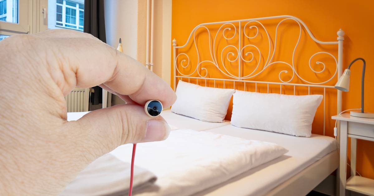 Jak wykryć ukrytą kamerę w wynajmowanym mieszkaniu lub hotelu? Prostsze niż myślisz