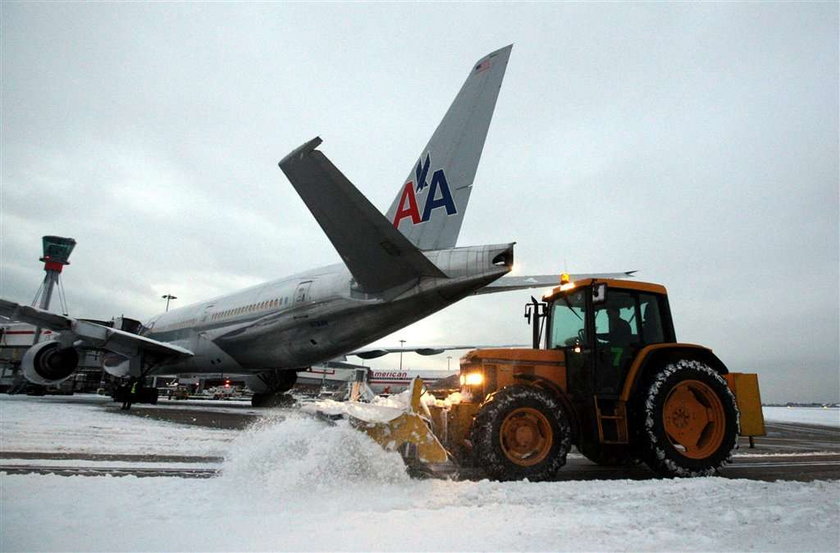 Atak zimy paraliżuje lotniska w Europie