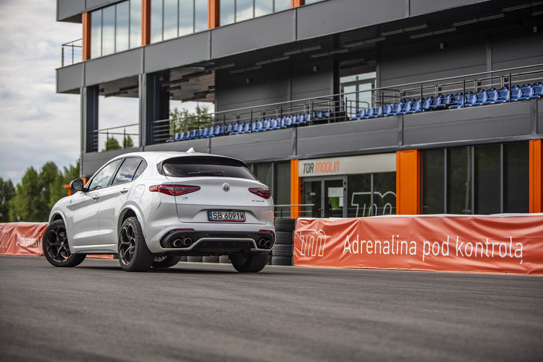 Alfa Romeo Stelvio Quadrifoglio - ekstraklasa szybkich SUV-ów