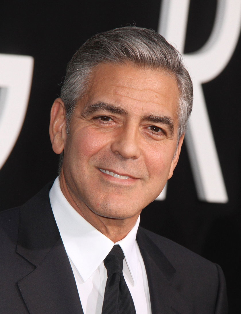 George Clooney w garniturze Armaniego na ślubie