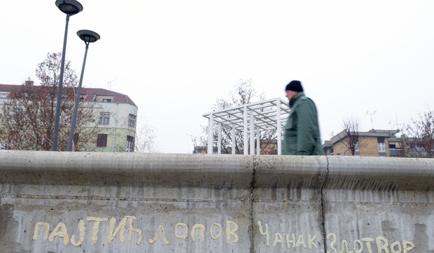 Novi Sad 533 Uvredljivi natpisi protiv Nenada Canka i Bojana Pajtica foto Nenad Mihajlovic_preview