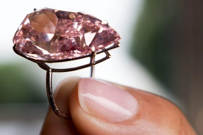 'The Unique Pink' diamond auction 