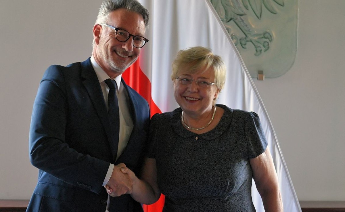 Pierwsza Prezes Sądu Najwyższego - prof. Małgorzata Gersdorf (P) i przedstawiciel Rady Konsultacyjnej Sędziów Europejskich przy RE Marc de Werd (L)