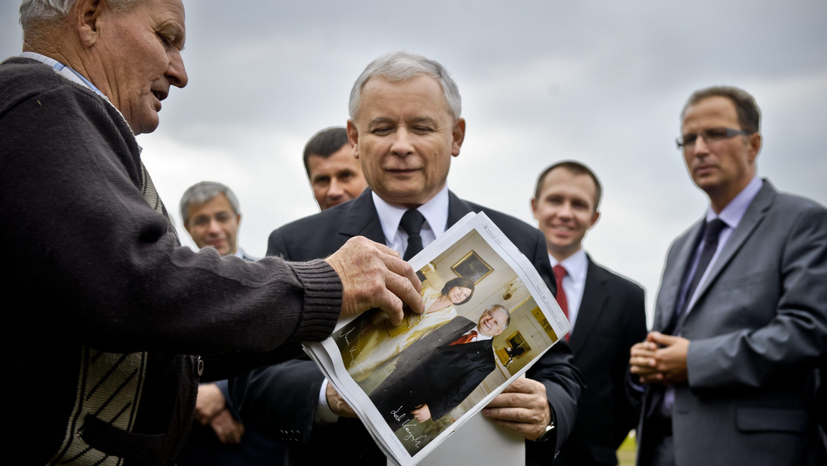 Prezes PiS Jarosław Kaczyński, który gościł w Kolonii Gruszka Duża (lubelskie), zarzucił rządowi PO-PSL nieudolność i zaniedbanie spraw wsi. Jego zdaniem rząd powinien zadbać m.in. o stabilizację cen na produkty rolne oraz wesprzeć grupy producenckie rolników.