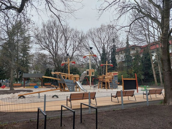 Plac zabaw w parku Młynówka Królewska