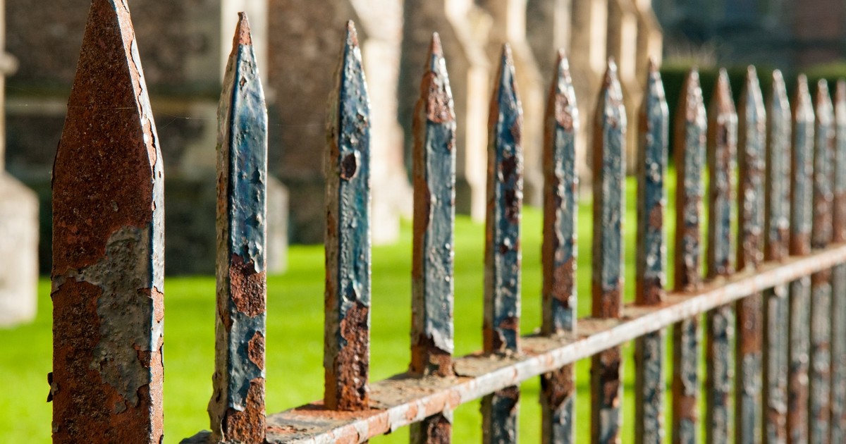 Z takimi ogrodzeniami przyjdzie nam się pożegnać. Można będzie dostać za nie mandat?