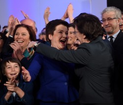 Gronkiewicz-Waltz pokonała Sasina. "Będę się starać, żeby Warszawa stała się stolicą Europy"