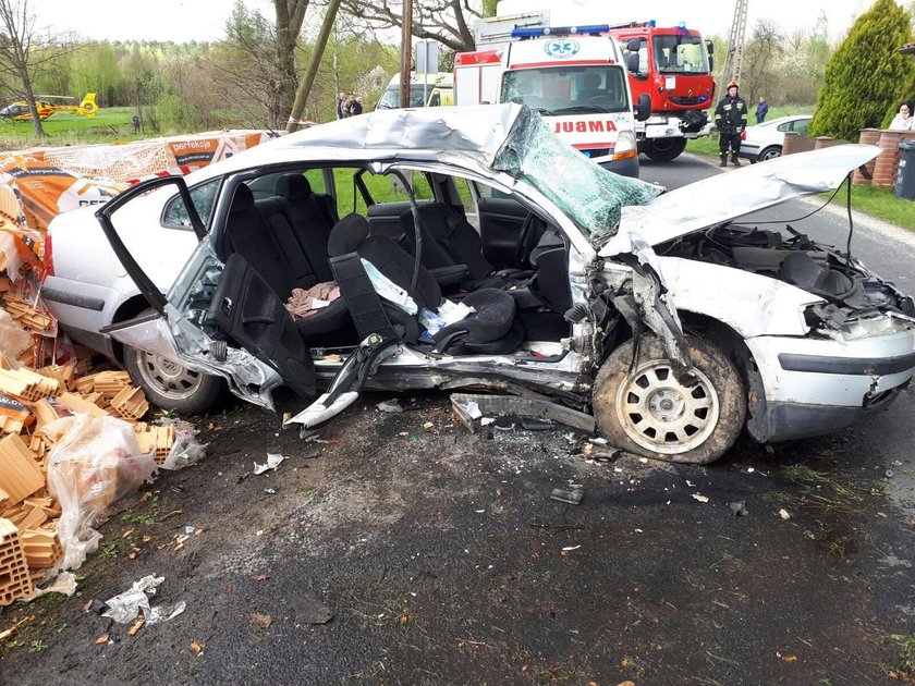 Naćpany kierowca zabił 21-latkę. Trzasnął autem w stertę cegieł