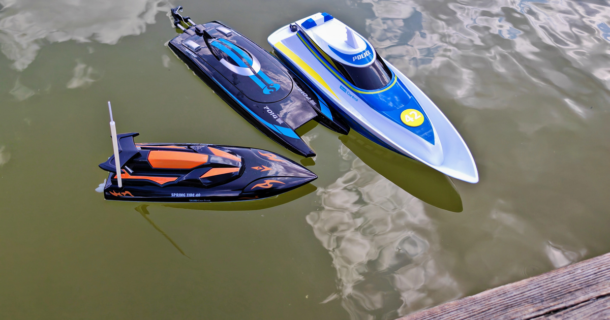 Top 10: Das beste ferngesteuerte Boot im Test – Speedboot, Yacht oder Katamaran?
