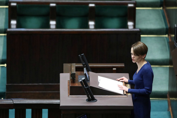 Emilewicz przyznała, że ta ustawa "nie jest arcydziełem legislacyjnym", ale jej celem "nie był majstersztyk prawny, ale dostarczenie realnych rozwiązań jak najszybciej".