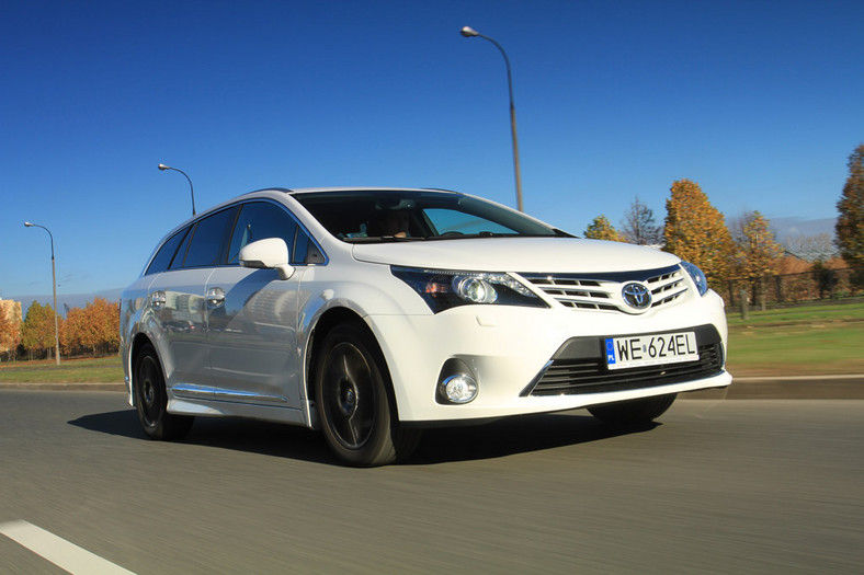 Test Toyoty Avensis Kombi 2.0 D-4D: rodzinnie i sportowo