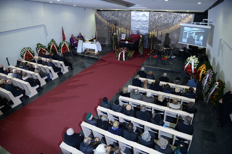 Pogrzeb Tadeusza Konwickiego na Powązkach Wojskowych