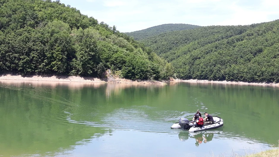 Ronioci satima pretražuju jezero za Željkom