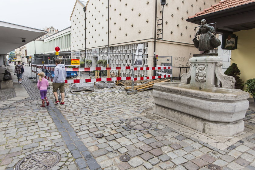 Archeolodzy badają kolejne części Starego Rynku w Poznaniu