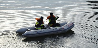 Na brzegu jeziora znaleźli ubranie i rzeczy osobiste. Tragiczny finał