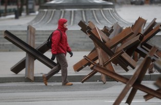 W Kijowie pozostaje niemal 2 mln osób. Zgromadzono zapasy na dwa tygodnie