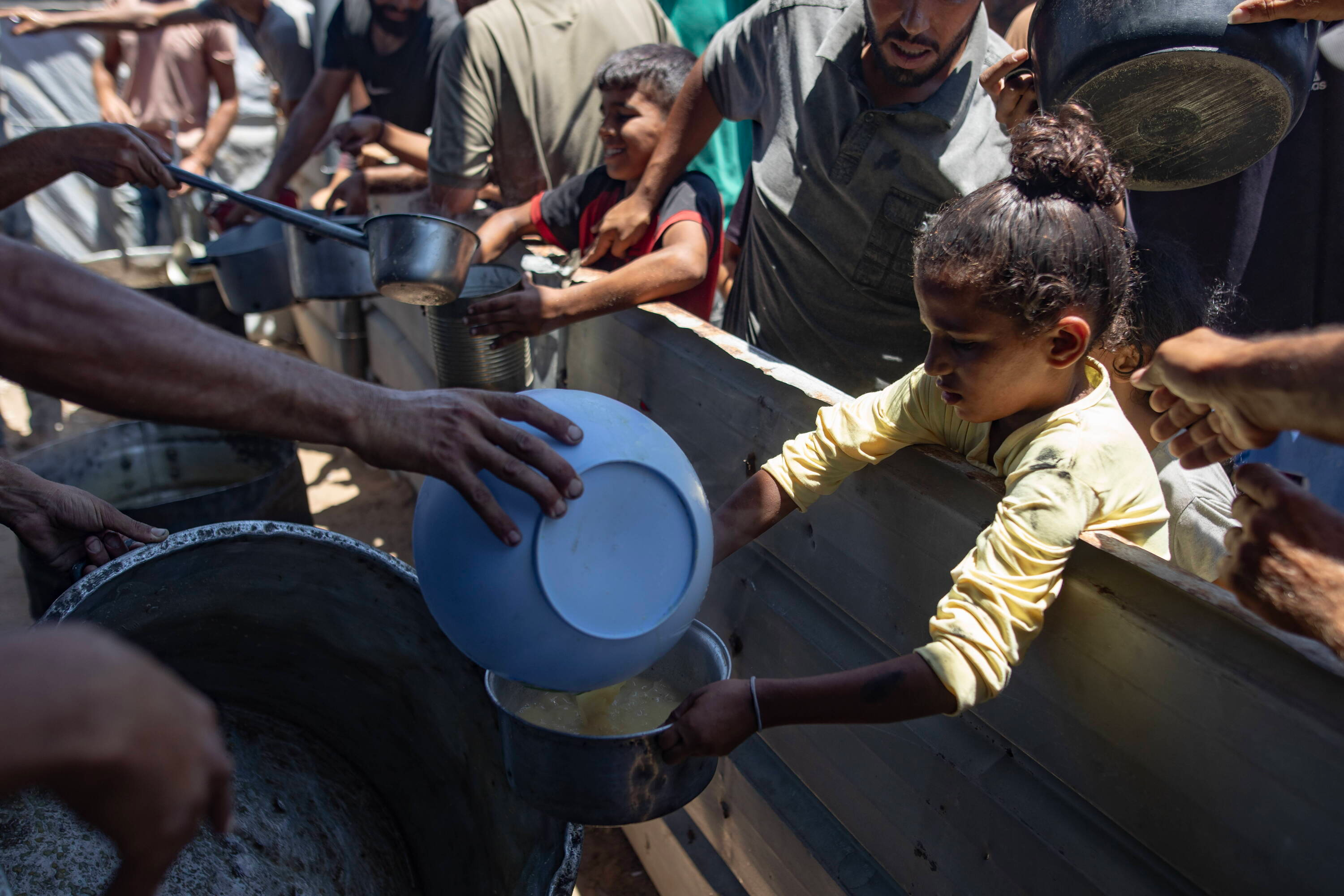 Izrael wznawia zrzuty pomocy humanitarnej dla Gazy