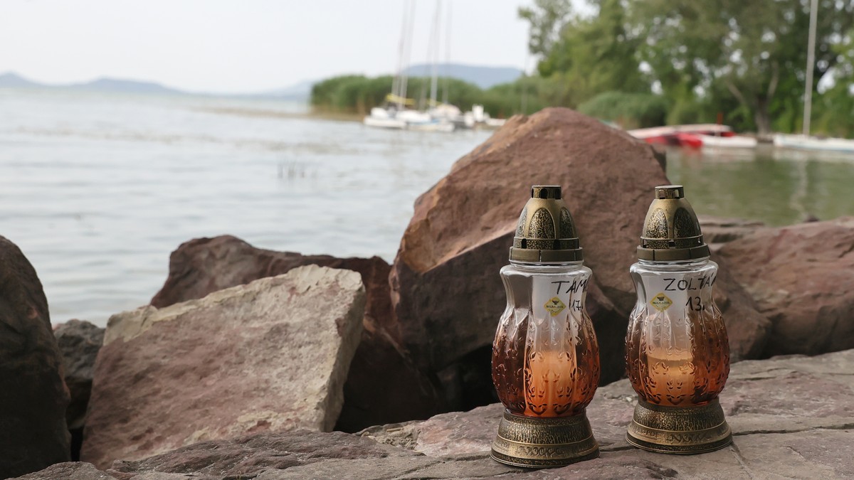 Hazaviszi a Balatonban megfulladt fiai urnáját Sándor - Vimarsana News