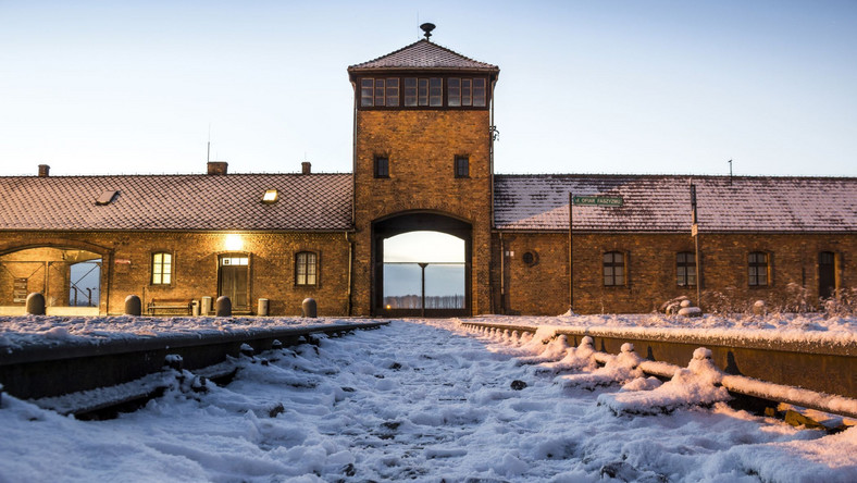 brama niemieckiego obozu koncentracyjnego w Auschwitz