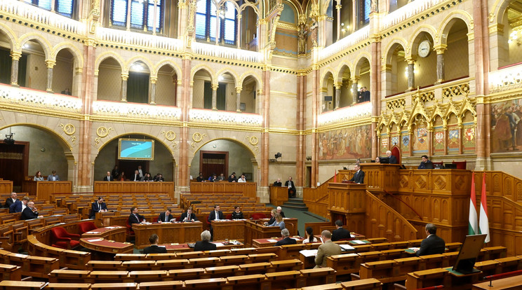 Országgyűlés: képviselői eskütétellel kezdődhet az ülés /Fotó: MTI/Bruzák Noémi